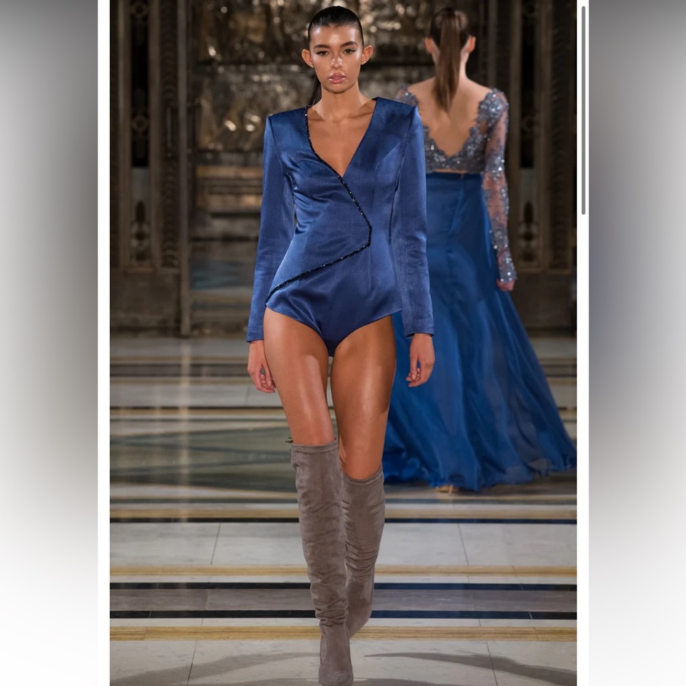 Barrus London Runaway 17 …size S/M stunning blue silk embellished